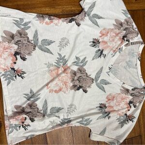Floral Scoop Neck Women’s Top in Blush and Gray